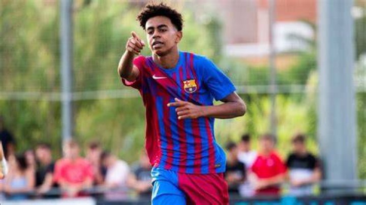 15 year old Yamine Lamal makes his debut for Barcelona