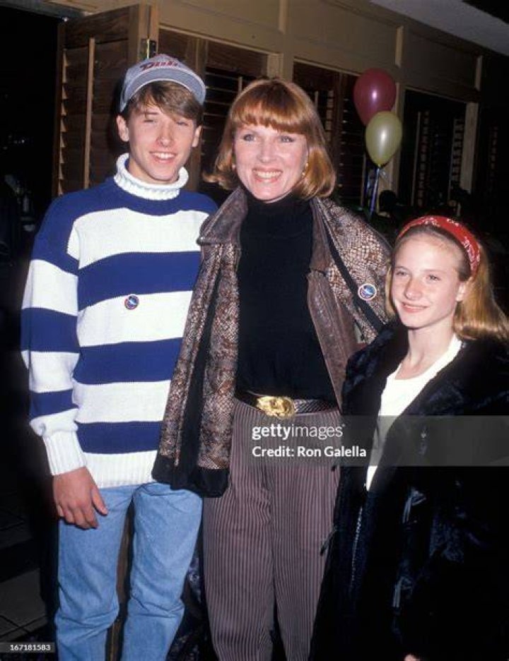 Actress Mariette Hartley with son Sean Paul, daughter Justine and