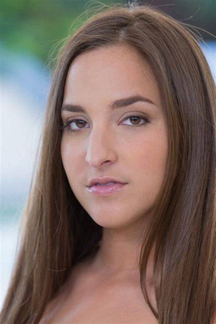 Amirah Adara, Acteur.trice CinéSérie