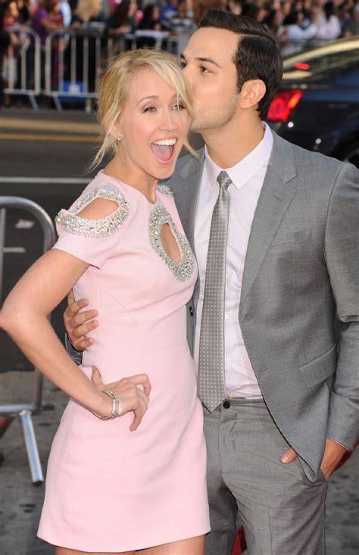 Anna Camp And Skylar Astin’s Wedding Photos Hit All The Right Notes