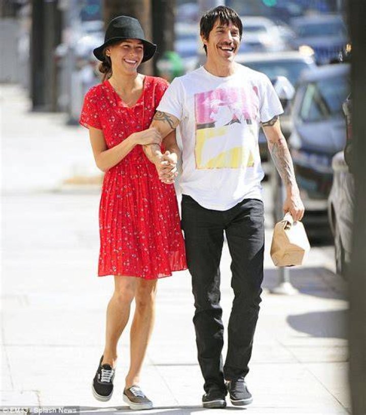 Anthony Kiedis 2020 Girlfriend, net worth, tattoos, smoking & body