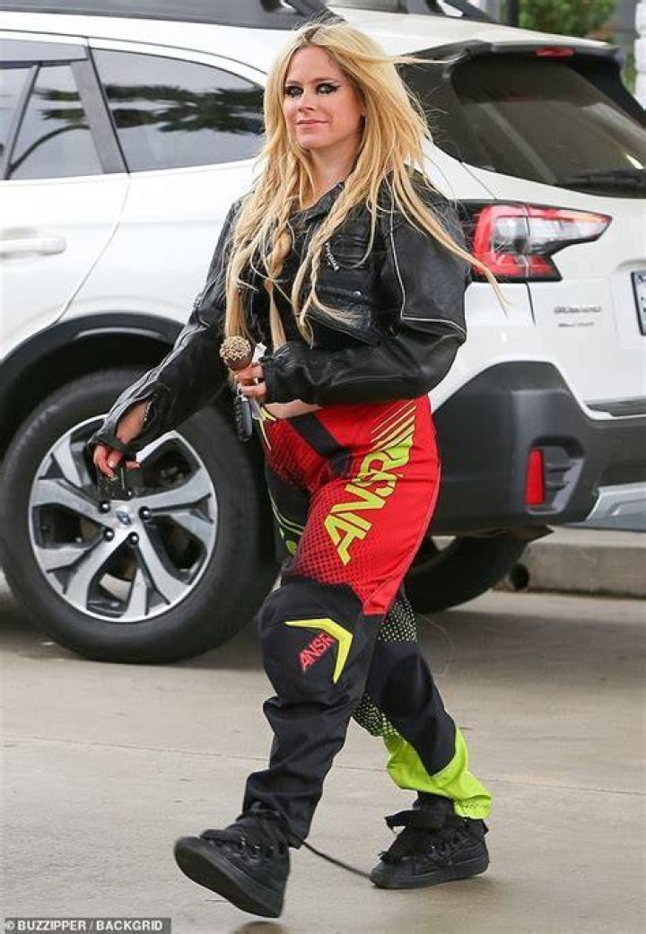 Avril Lavigne shows off her rockstar style as she performs in Detroit