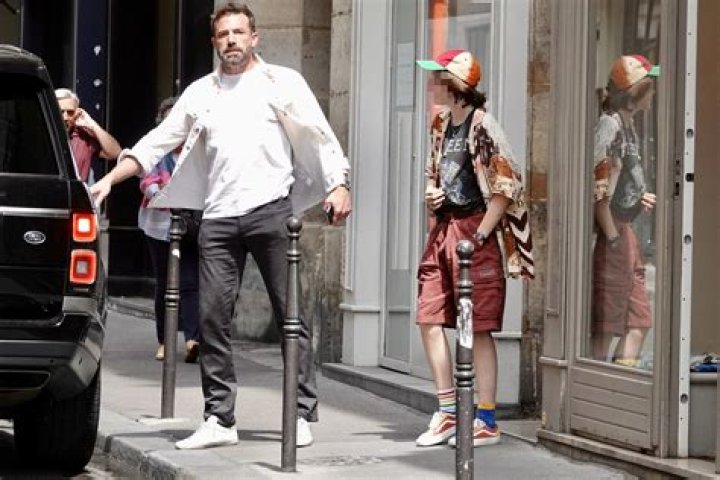 Ben Affleck, Daughter Seraphina Shop in Paris Photos