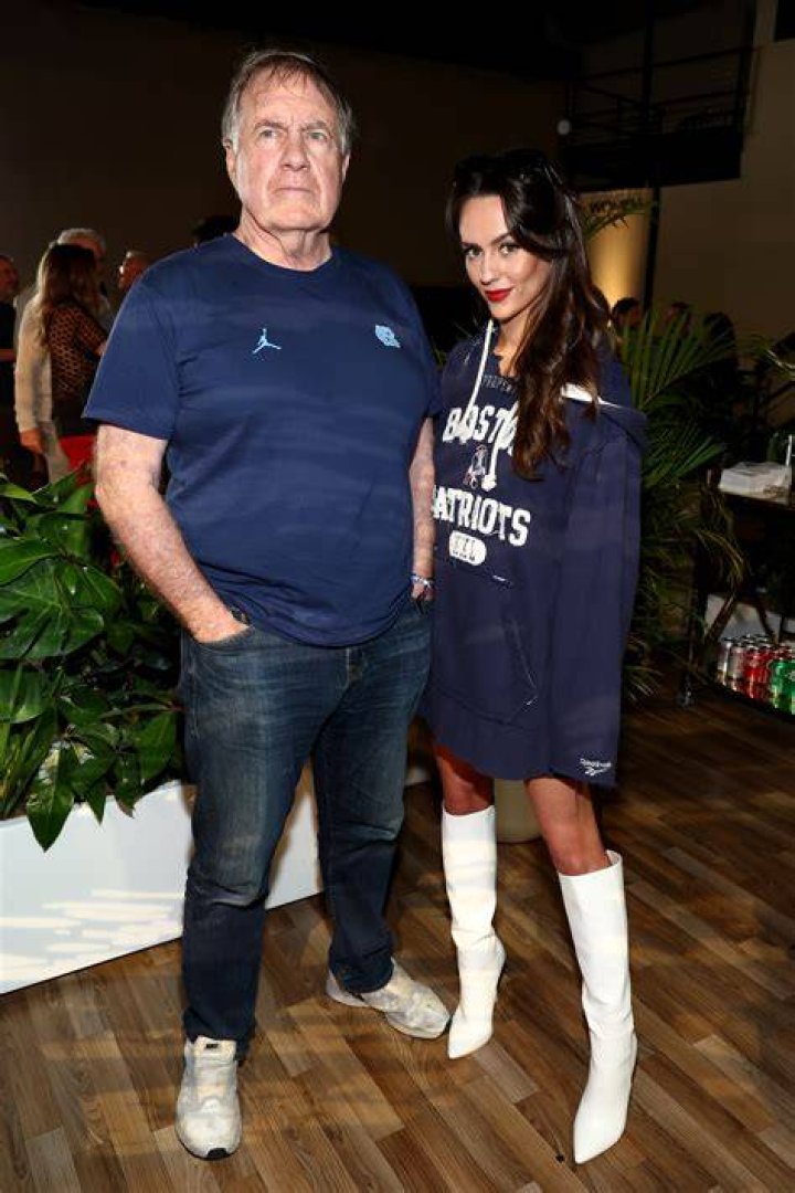 Bill Belichick, Known Fashion Icon, Wore His Mask Wrong And Twitter