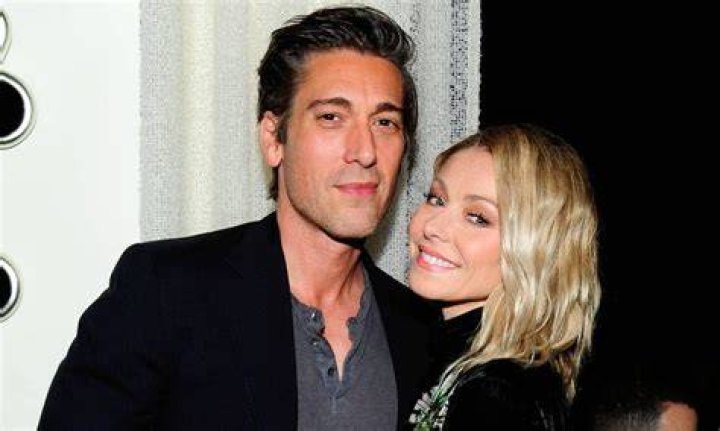 David Muir Partner, Gay, Wife, Shirtless, Married To Rebecca? Wothappen