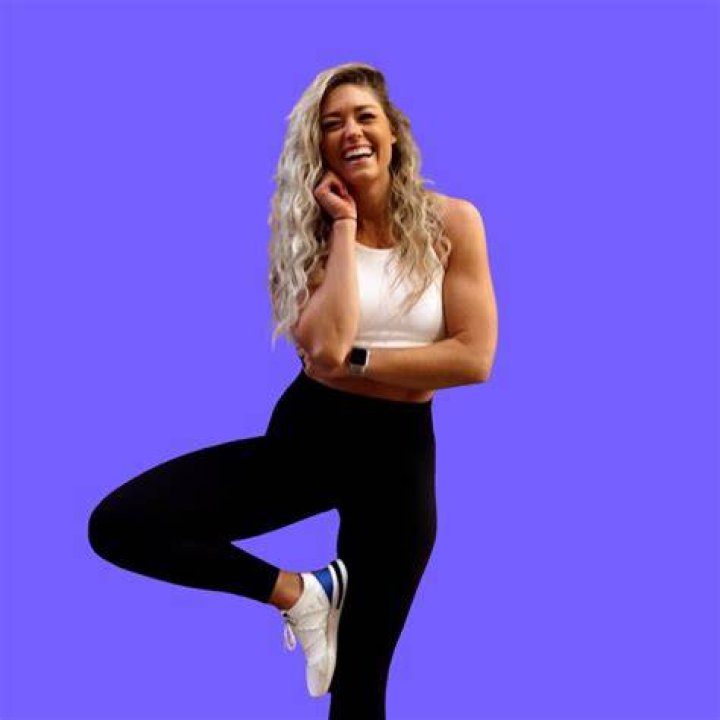Fitness influencer responds to bodyshamer who commented on her breasts