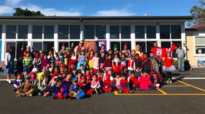 Glen Taylor school children performing at Lantern festival YouTube