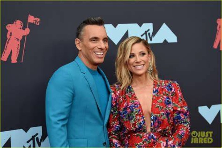 Host Sebastian Maniscalco Arrives with Wife Lana Gomez at MTV VMAs 2019