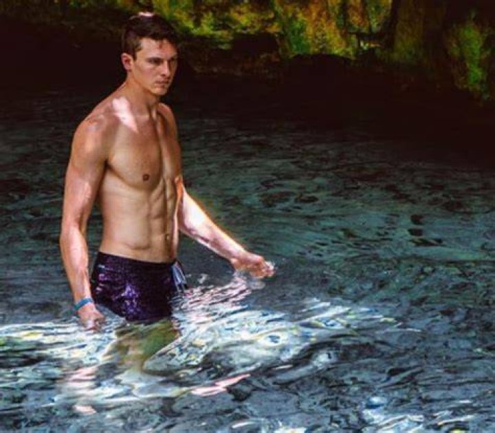 How tall is Connor Saeli from The Bachelorette?