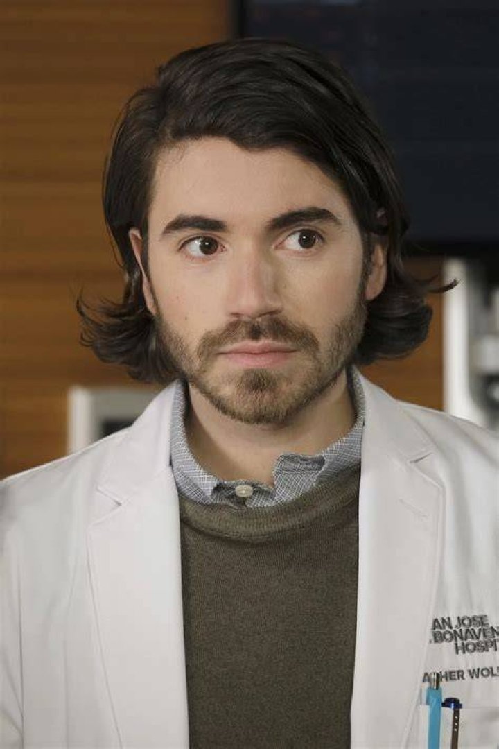 Is Noah Galvin Transgender, Photos As A Child Partner Par