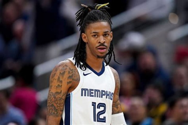 Ja Morant leaves the GrizzliesHawks game with an apparent knee injury