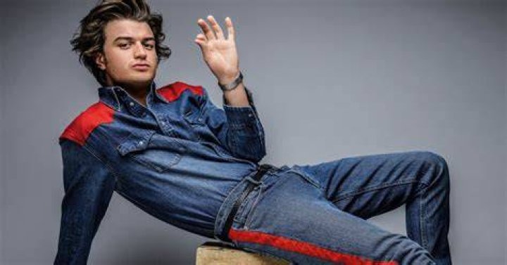 Joe Keery Height Weight Body Statistics Biography Healthy Celeb