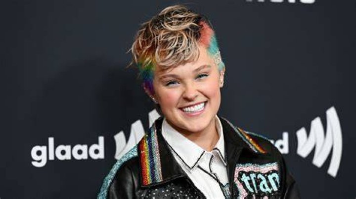 JoJo Siwa Reveals &ldquo;Bald Spot&rdquo; and Stress Rash From Dance Moms
