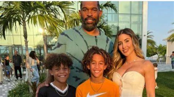 Julius Peppers Wife Claudia Sampedro Is An Entrepreneur