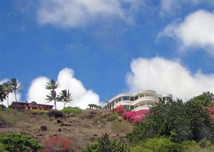 Keanu Reeves Home in Hawaii.
