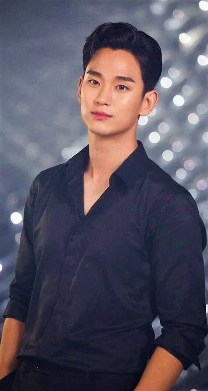 Kim Soo Hyun Age Kim Soo Hyun Birthday Real Name Age Weight Images