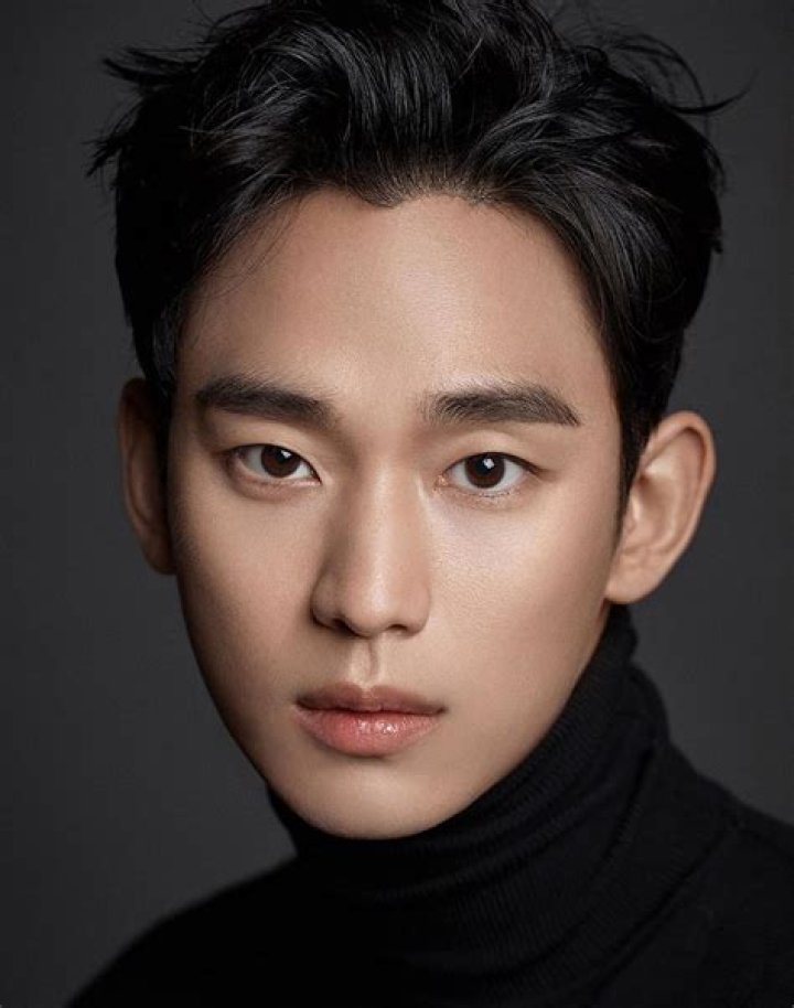 Kim Soo Hyun g&acirc;y b&atilde;o MXH sau khi 'mất kết nối' Nam thần vạn người m&ecirc;!