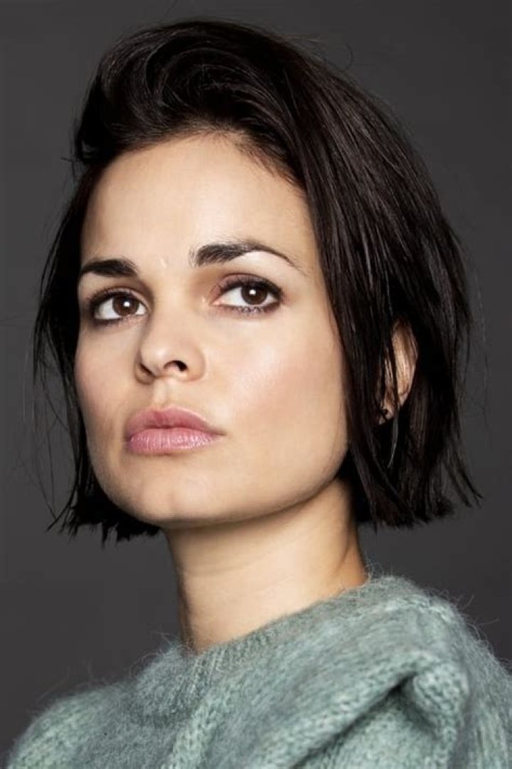 Lina Esco's Relationships The Actress Recently Kissed Agnese Cabala at