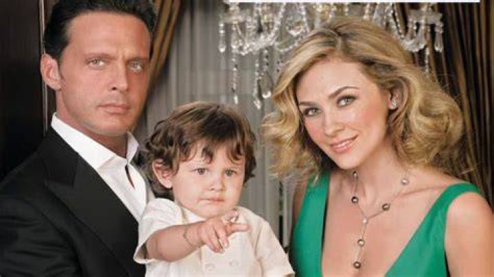 Luis Miguel su hijo sorprende al cantar con micrófono en mano (VIDEO