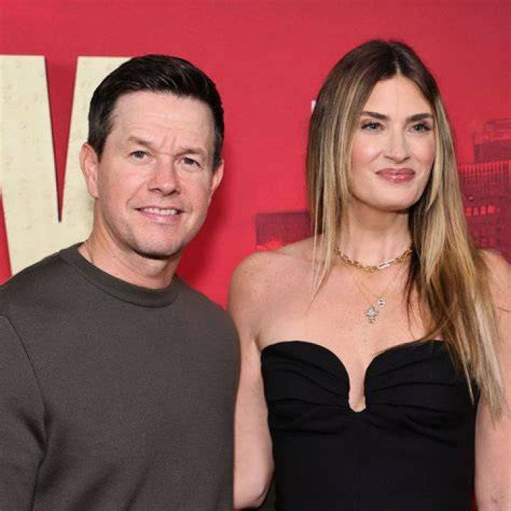 Mark Wahlberg&rsquo;s wife shows off husband&rsquo;s fit physique in nothing but