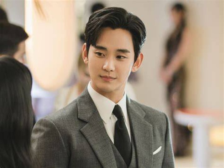 Meet Kim Soo Hyun's Beloved Wife A Glimpse Into Their Private Life