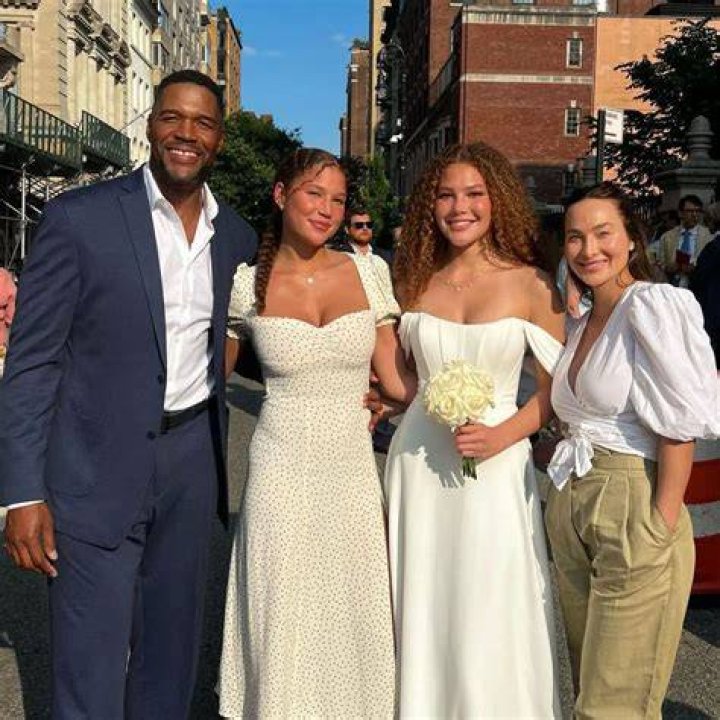 Michael Strahan’s daughter Isabella, 17, makes runway debut