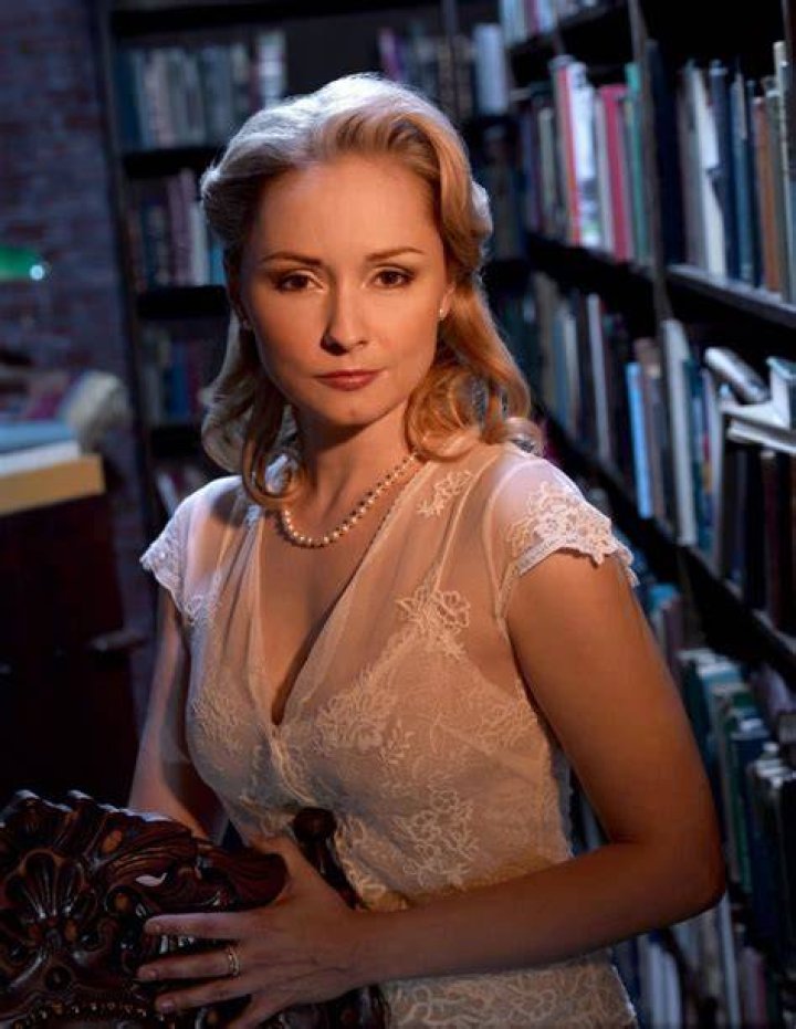 Nina Siemaszko Biography, Height & Life Story Super Stars Bio