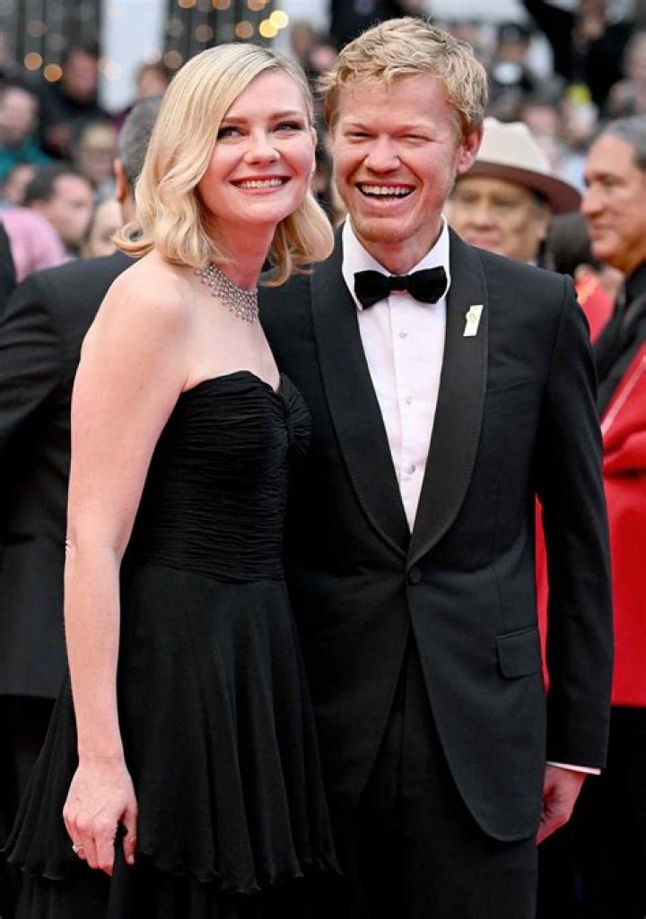 N.J.’s Kirsten Dunst marries Jesse Plemons. Parents of 2 celebrate with
