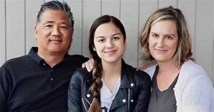 Olivia Rodrigo Parents Meet Ronald And Sophia Rodrigo