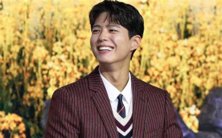 Park Bo Gum gives fans insight on his past and present relationships on