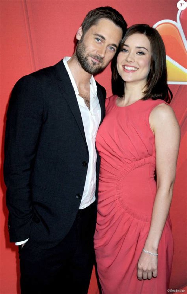 Ryan Eggold et Megan Boone, partenaires dans The Blacklist, lors de la