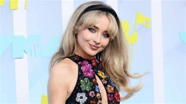 Sabrina Carpenter y su rutina de skincare para una piel libre de