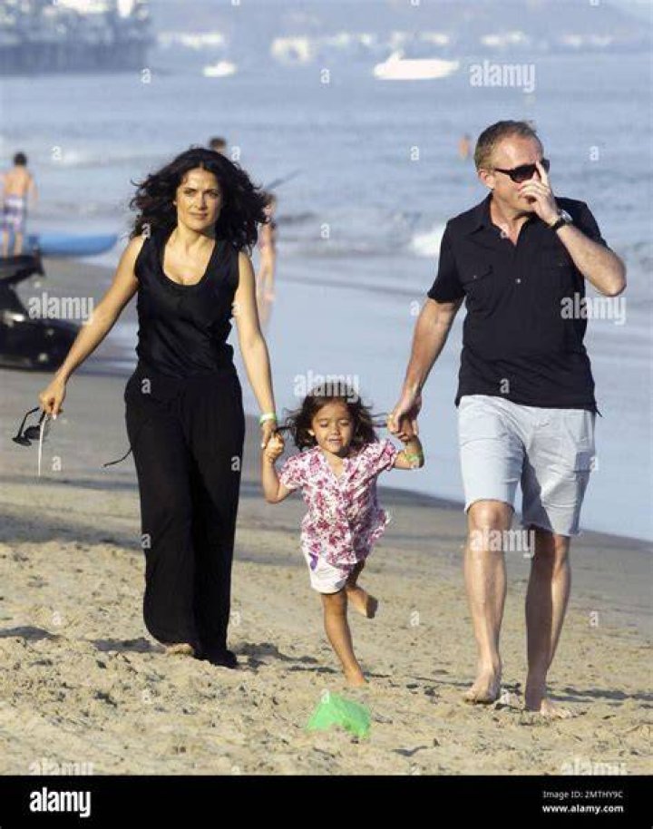 Salma Hayek Family Photos, Husband, Daughter, Age, Height