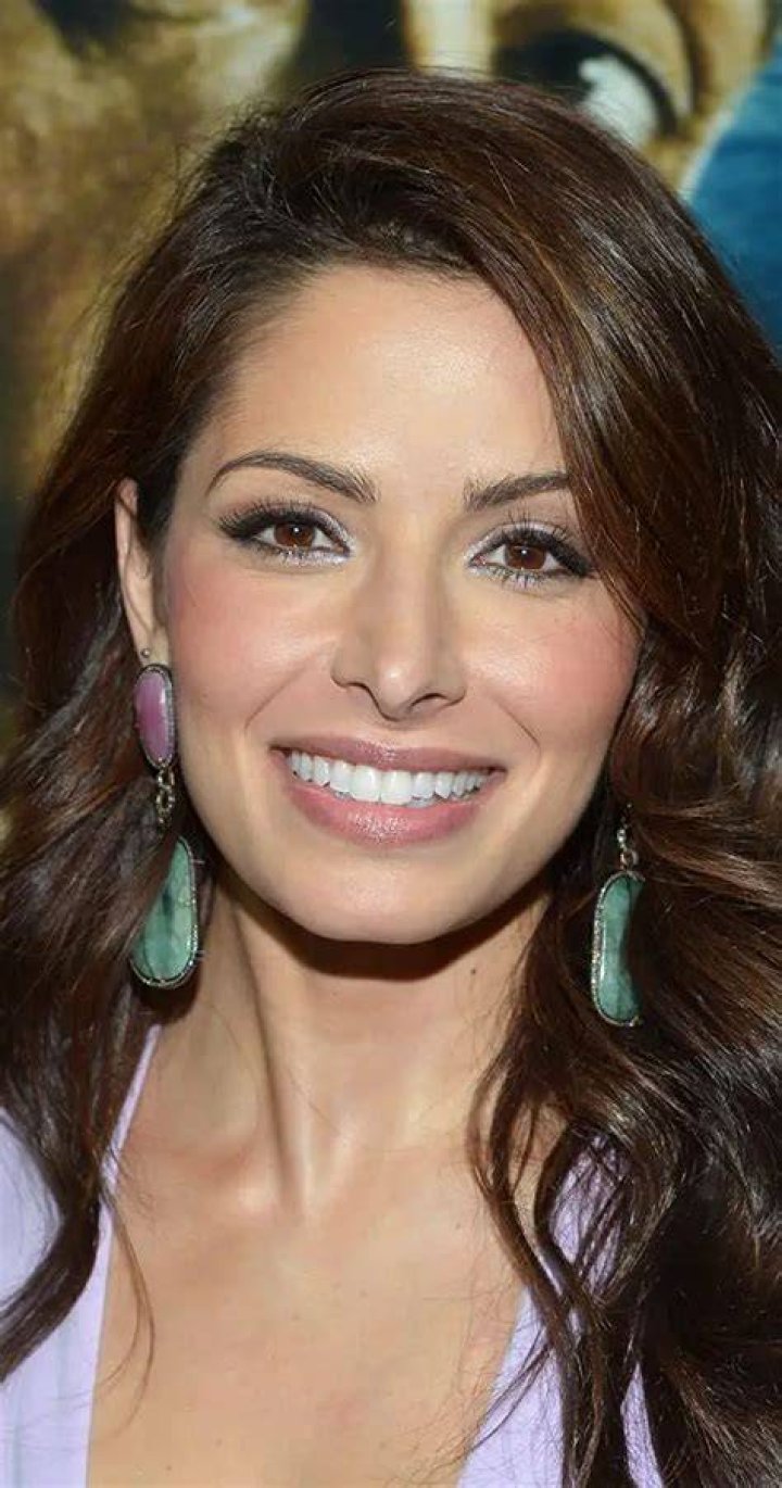 Sarah Shahi Net Worth, Bio, Height, Family, Age, Weight, Wiki 2024
