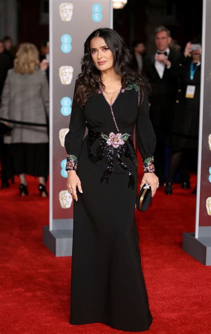 Short Celebrities Salma Hayek height 5ft 1.5in (156 cm)