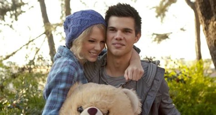 Taylor Swift and Taylor Lautner lors des Teen Choice Awards 2011 à Los