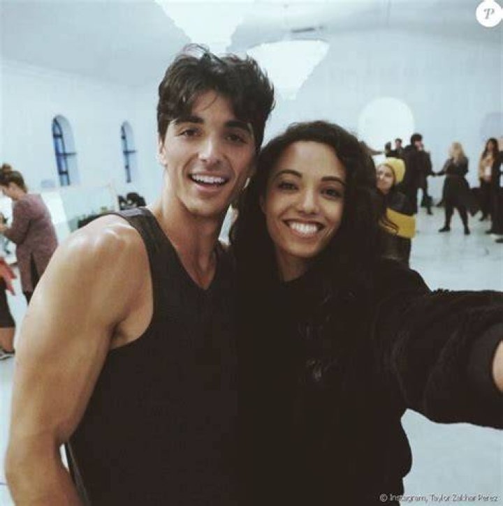 Taylor Zakhar Perez et Maisie RichardsonSellers. Juillet 2020
