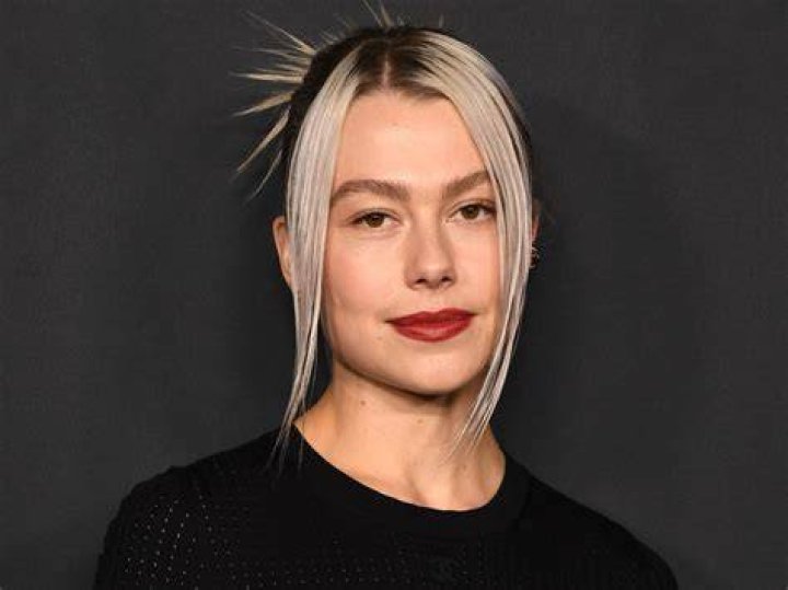 Uncovering Phoebe Bridgers' Sisterly Bond