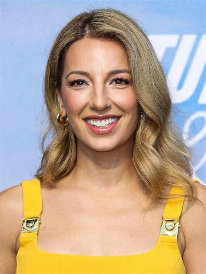 Vanessa Lengies image