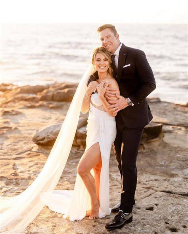 Who is Amanda Balionis&rsquo;s husband? FameandName