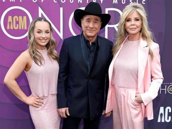 Who is Clint Black married to? How many times has Clint Black been married?