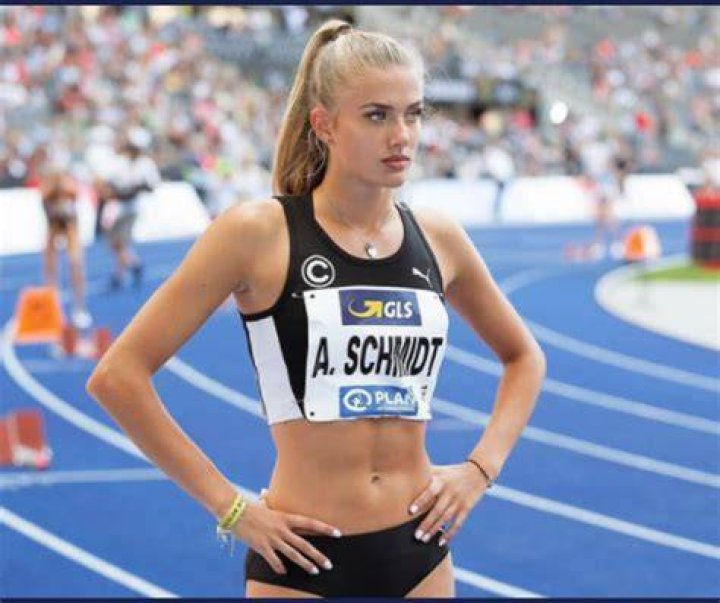 World’s sexiest athlete Alica Schmidt trains Dortmund players Wikye